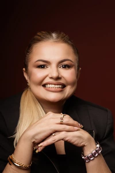 Aperto de mãos profissional simbolizando acordo